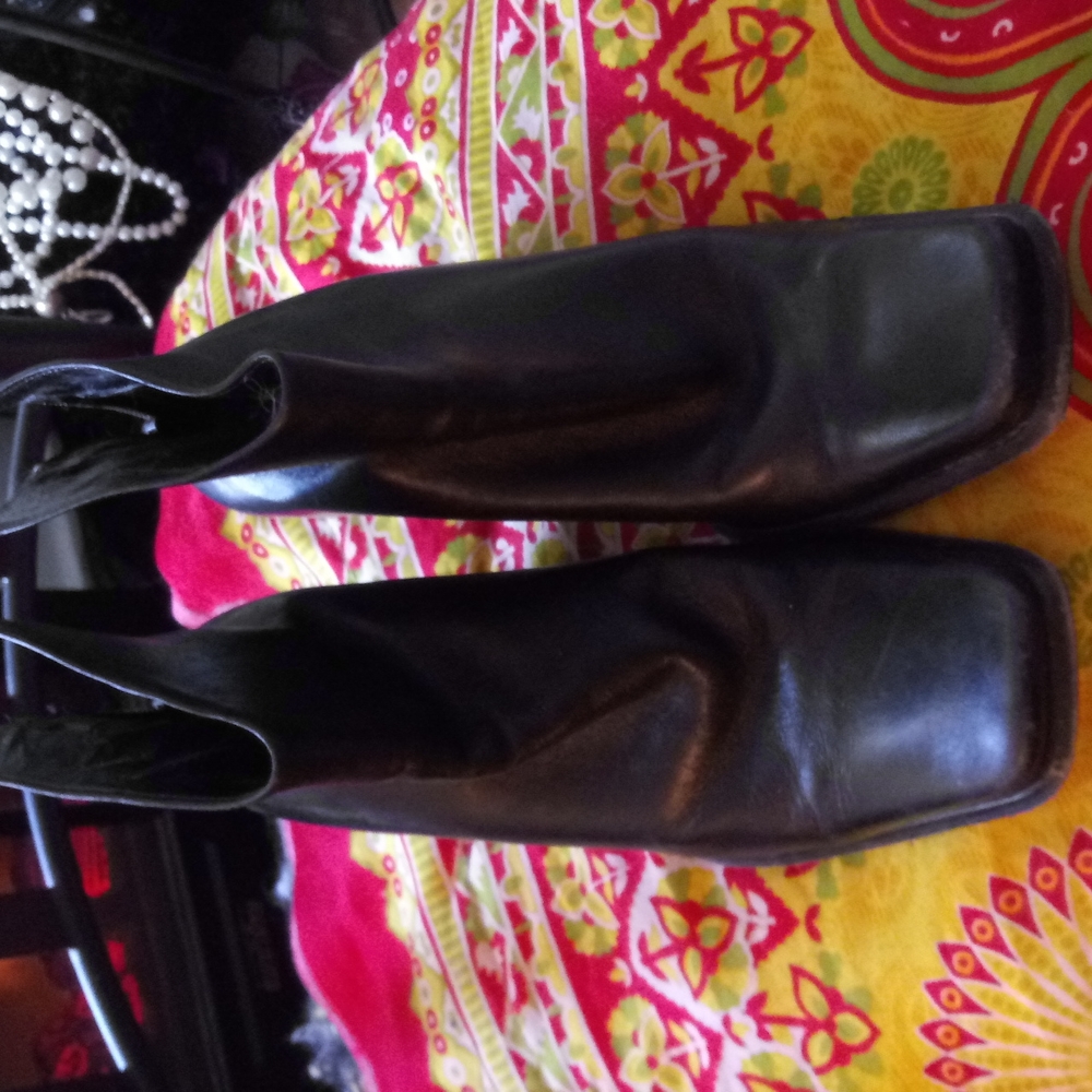 Black boot